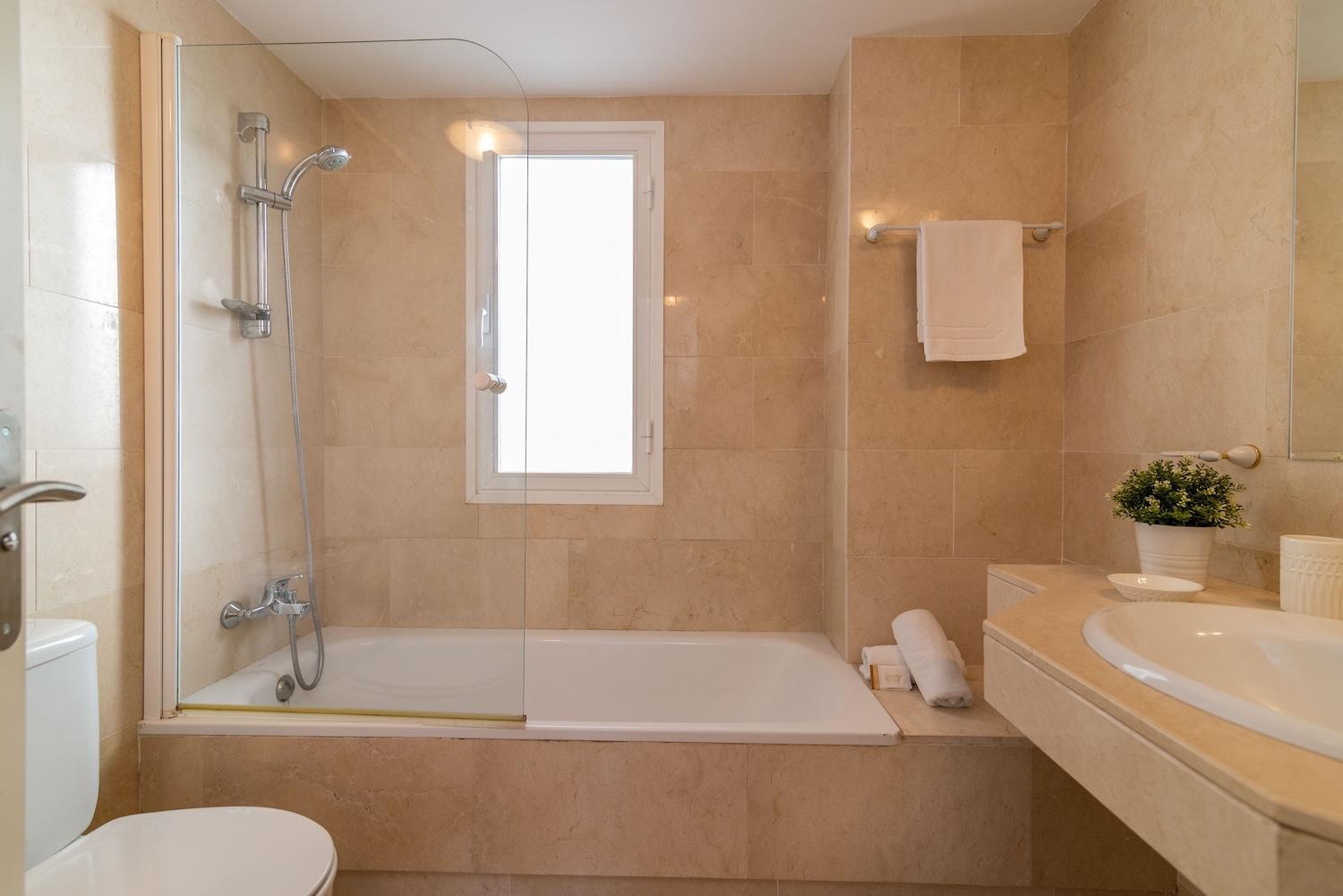 Excellent Banus With Pool And Parking Rdr473