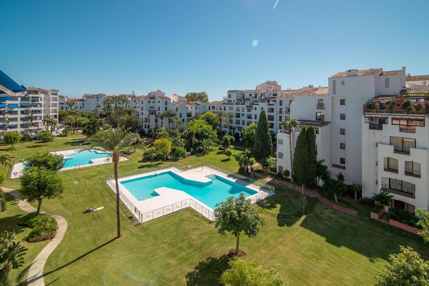 Apartment Excellent Banus With Pool And Parking Rdr473